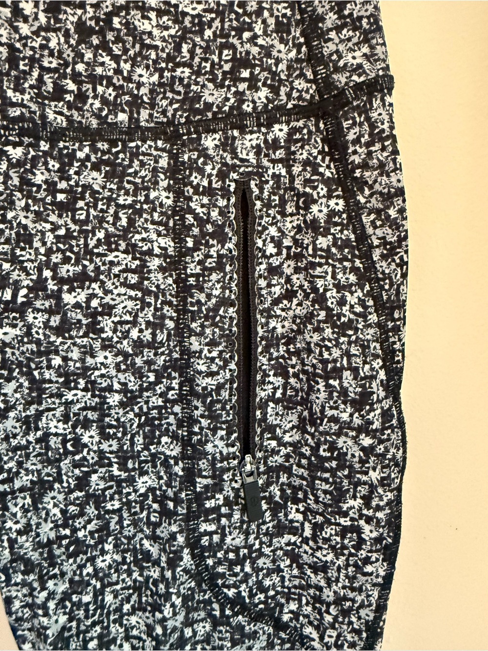 Black and White Tweed-Look Zip Pocket lululemon workout leggings